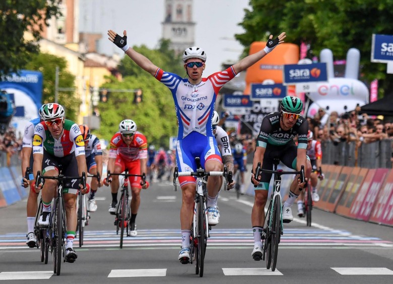 Primer triunfo en el Giro para Arnaud Demare. Una etapa sin contratiempos y sin cambios en la general. FOTO efe 