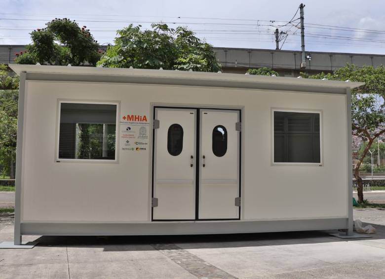 El modelo de exhibición instalado permite la prueba de operación de dos unidades de cuidado intensivo, aunque el dispositivo está diseñado para escalarse hasta 16 UCI. FOTO cortesía