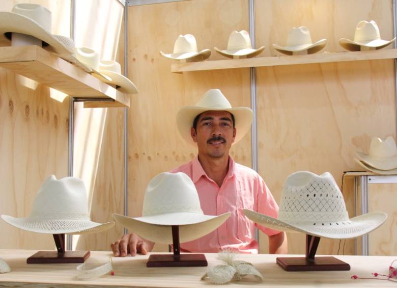 En Plaza Mayor se exhiben las artesanías de distintos rincones de Colombia. Se busca generar un encuentro con la memoria que habita en los territorios del país. FOTO cortesía cámara lúcida