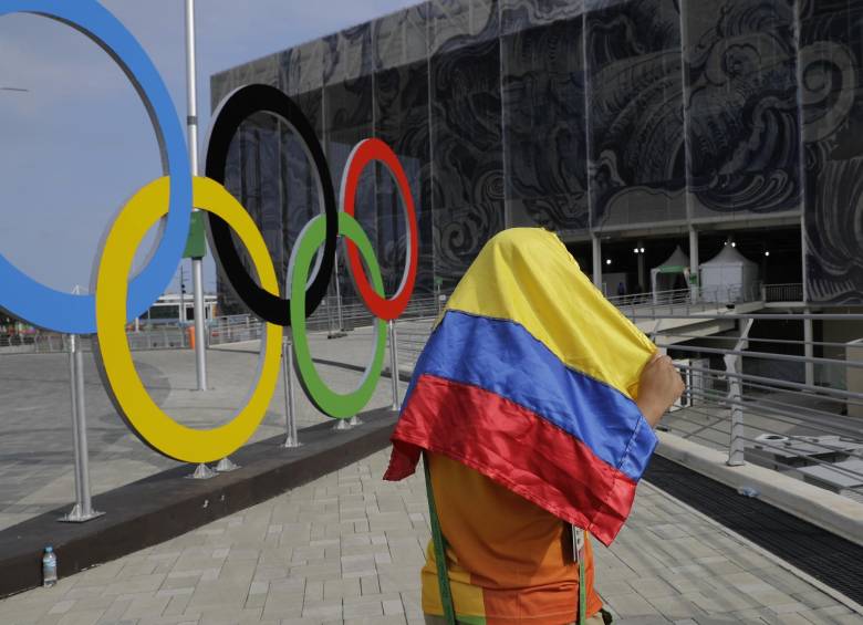 Autoridades y organización de Juegos Olímpicos le dieron la bienvenida oficial a la delegación de Colombia. FOTO ap