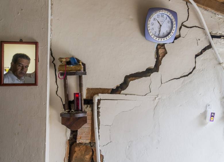 Residentes del barrio Ancón dos en Copacabana en peligro por fallas geológicas.Foto: Jaime Pérez Munévar