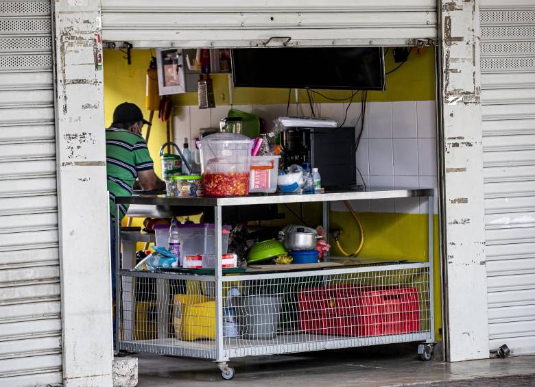 La reducción en las ventas de comidas y frutas es evidente en el sector. Ellos lamentan la situación.