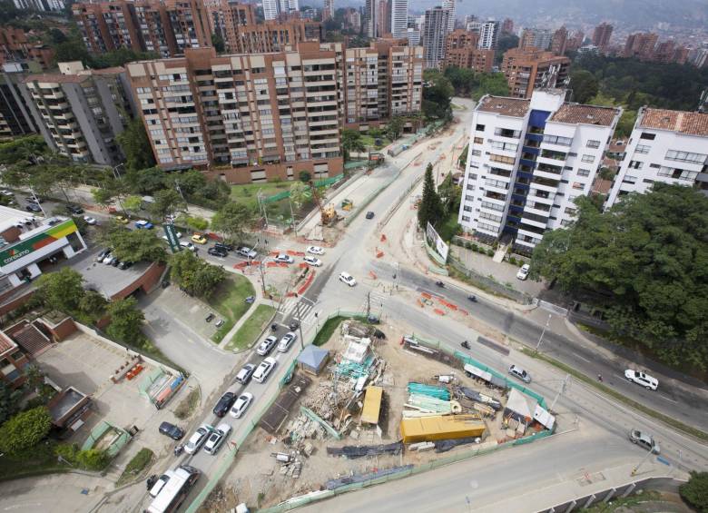 Las obras del paso a desnivel iniciaron en marzo de 2014 y debían terminarse en octubre de 2015. FOTO edwin bustamante