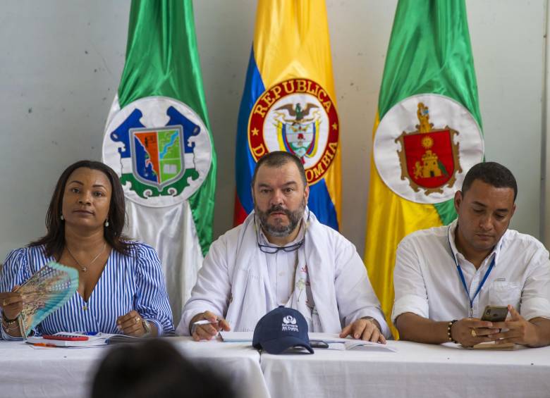 El defensor del pueblo, Carlos Negret, en su visita a Juradó. FOTO: Esteban Vanegas 