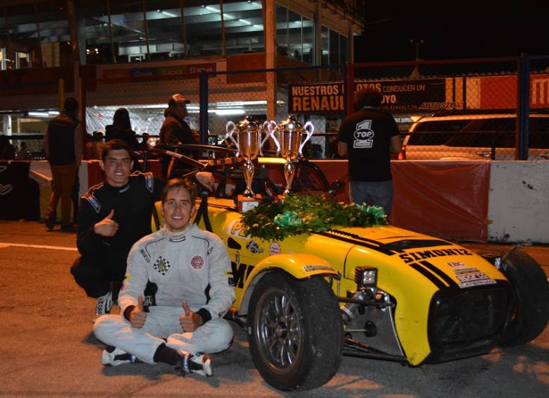 Además, celebró el título de las 6 horas de Bogotá, un galardón más en su carrera.