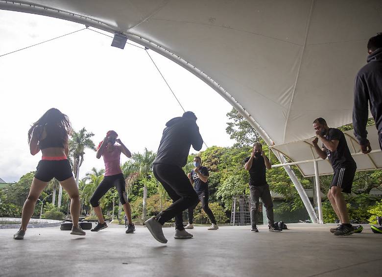 Los practicantes de deportes de combate ya empiezan a reunir en los alrededores del Atanasio.