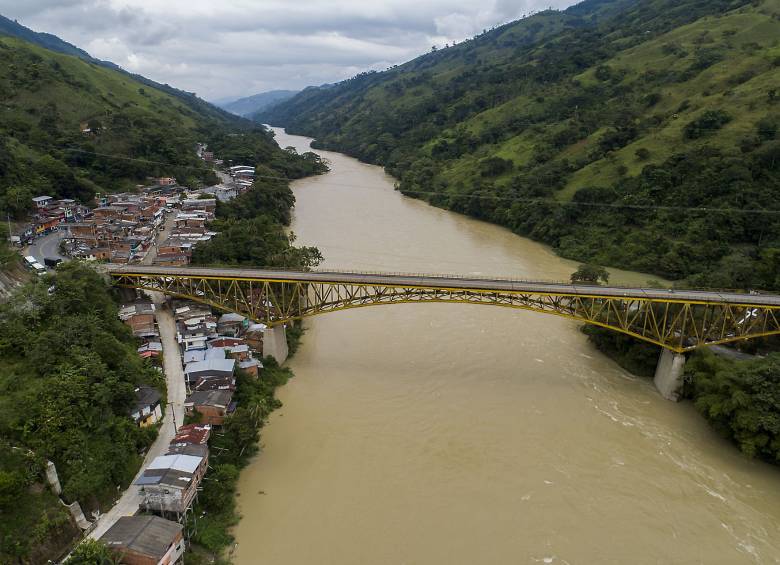En las comunidades de la zona de influencia del proyecto Hidroituango hay expectativa por lo que pasará cuando el miércoles empiecen a cerrarse las compuertas. FOTO Esteban Vanegas