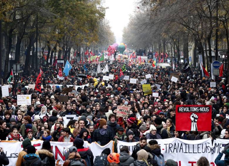 Huelga y movilizaciones masivas para decir “no” a reforma de pensiones en Francia. Foto: EFE.