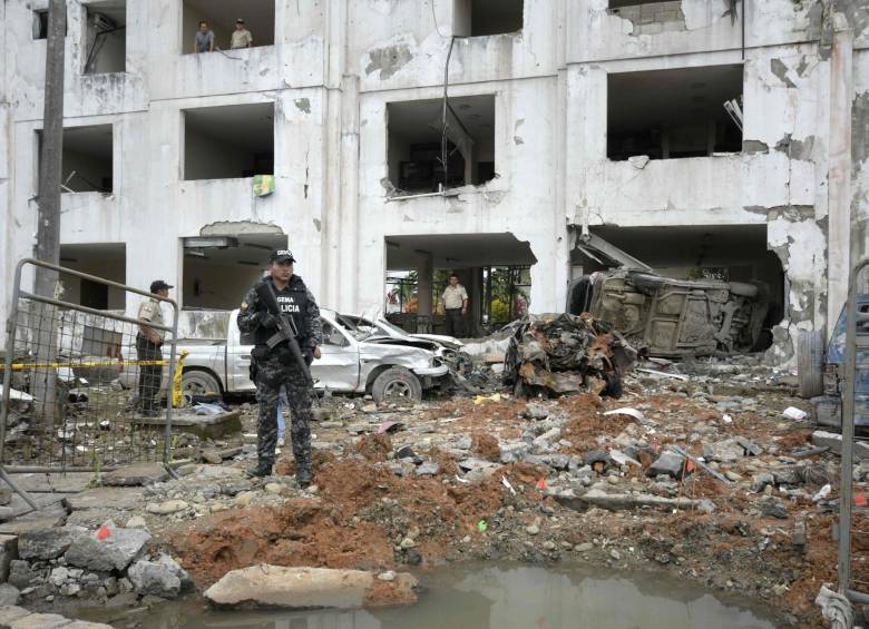 Así quedó la estación de Policía ecuatoriana tras el atentado con un carro bomba. FOTO AFP