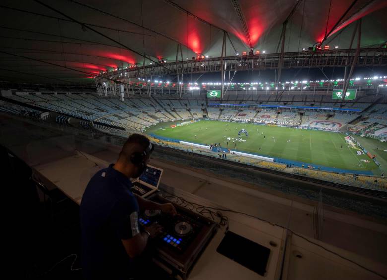 Ahora los DJ animan partidos con sonidos ambiente de barras