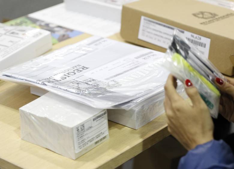 En Medellín y Antioquia aún hay precandidatos a la espera de que sus partidos les otorguen el aval para las elecciones del 27 de octubre. FOTO Robinson Sáenz.
