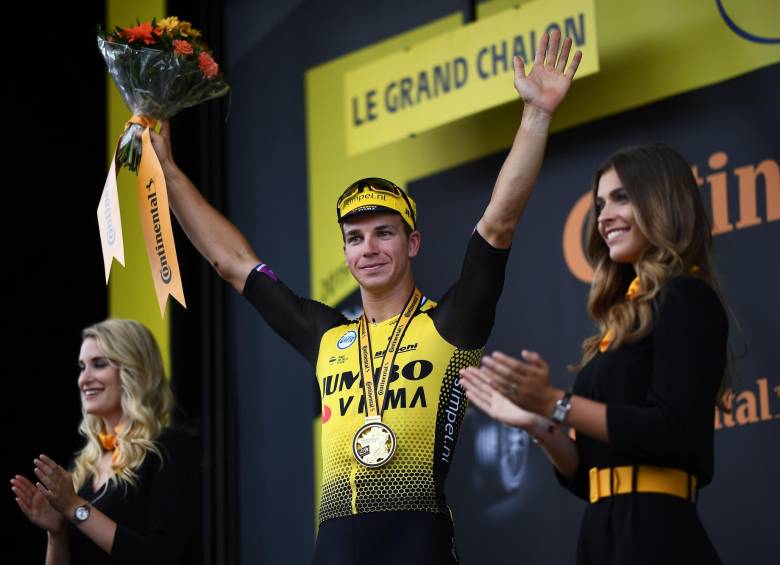 Dylan Groenewegen celebra su victoria en el Tour de Francia. FOTO AFP