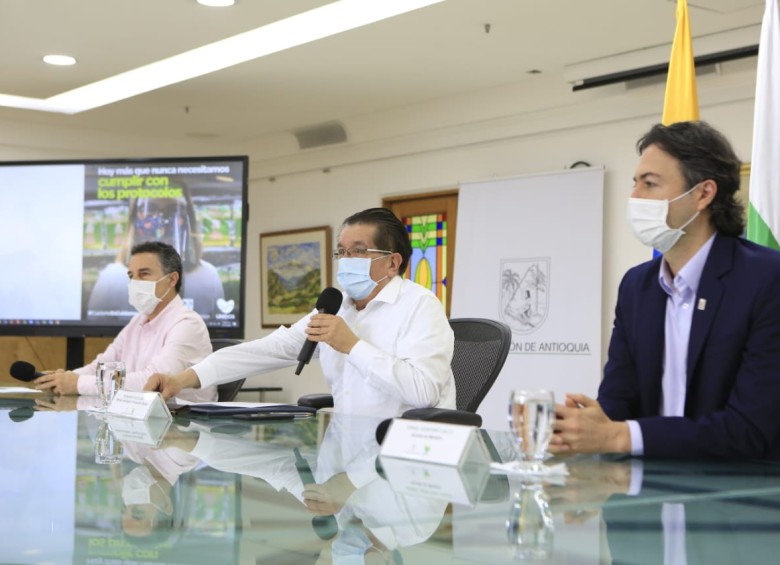 La reunión se llevó a cabo en la Gobernación de Antioquia, con presencia del ministro Fernando Ruiz. FOTO: CORTESÍA