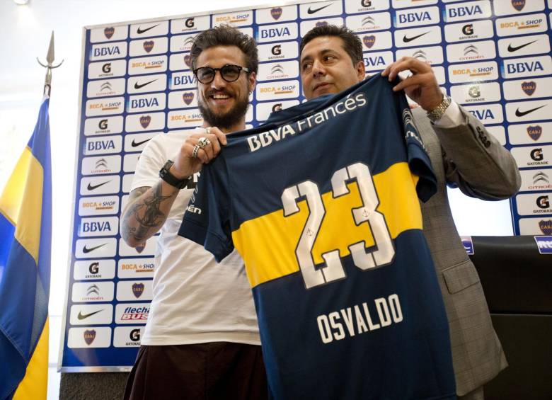 El dirigente xeneixe reveló las amenazas durante la presentación del delantero Daniel Osvaldo. FOTO AP