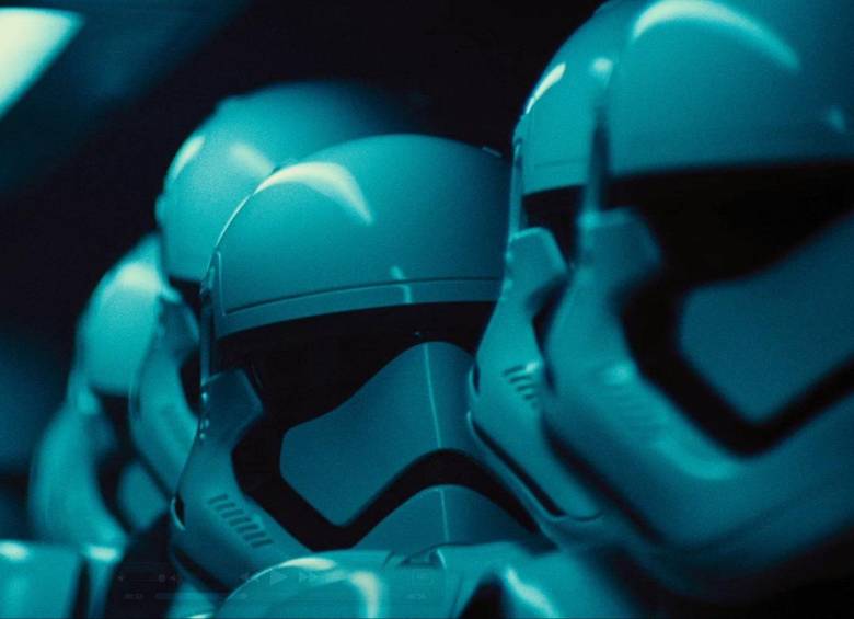 J.J. Abrams, un director talentoso a la hora de narrar con fluidez, ha tomado todas las cosas que funcionaban en la primera trilogía.
