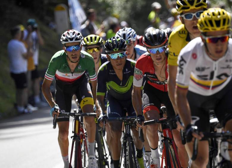 Fabio Aru, detrás de Nairo, mostró ayer atención, inteligencia, valentía y resistencia para atacar a sus rivales a falta de 2.4 km y llegar a meta con la suficiente ventaja para celebrar. FOTO AFP