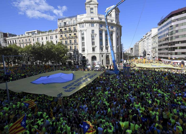 Alrededor de 400.000 personas acudieron a la marcha independentista en el centro de Barcelona. FOTO AFP