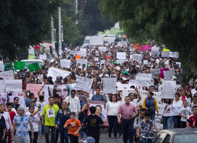 Cientos de personas salieron a las calles del municipio de Ecatepec, en el Estado de México, a reclamar justicia y en defensa de la mujer. EFE. 