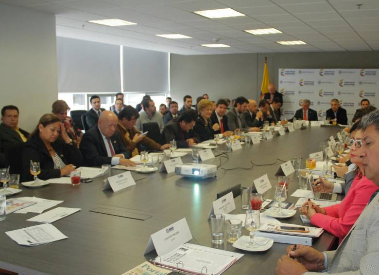 En lo que el Gobierno Nacional y los empresarios se encuentran en la misma orilla es en descartar un congelamiento en los precios de los productos de la canasta básica. FOTO COLPRENSA