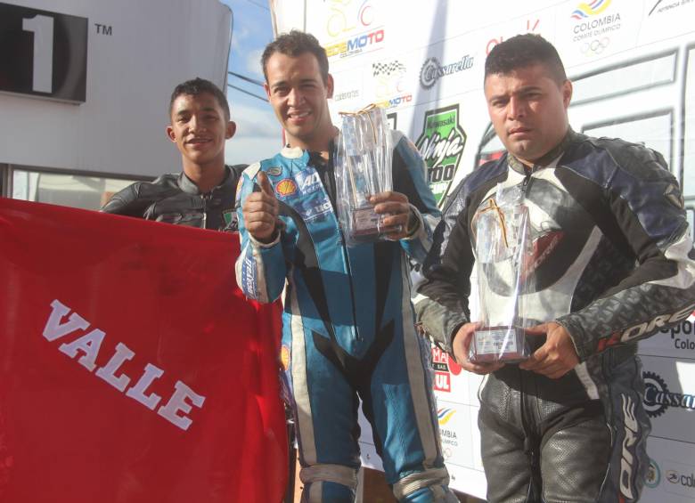 Alejandro Ruiz gana y bate récords de pista