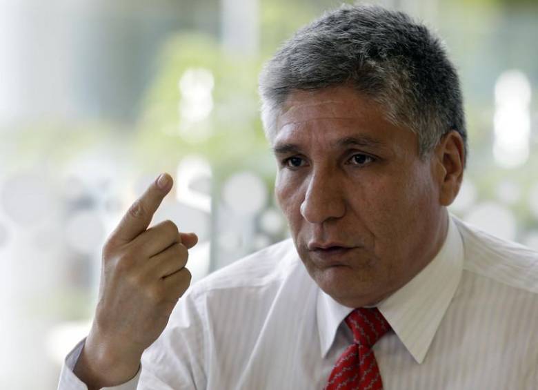 Por el falso testimonio en contra del exdiputado de la Asamblea del Valle, un fiscal de Derechos Humanos le imputó en su momento a Sigifredo López Tobón (foto) los delitos de homicidio agravado, perfidia, rebelión y toma de rehenes”, señala el ente acusador en un comunicado. FOTO COLPRENSA
