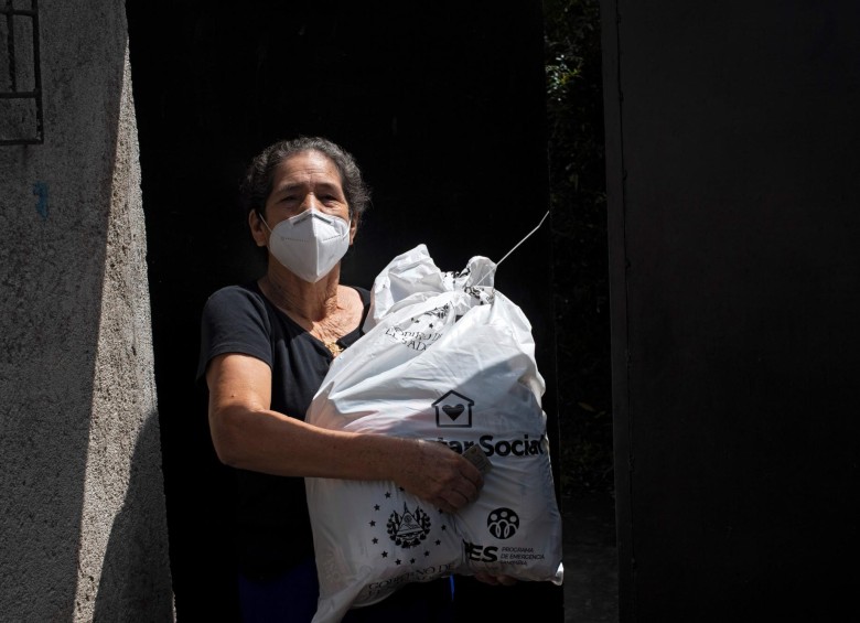 2.000 toneladas de alimentos han sido entregadas en El Salvador, según el gobierno. FOTO AFP