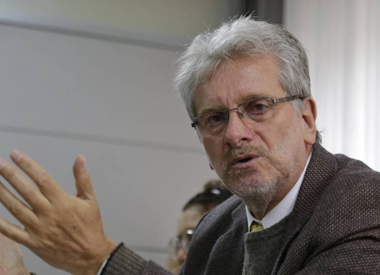 Santiago Montenegro, presidente de Aosonfos, habla sobre la rentabilidad de los fondos privados de presiones y cesantías. Foto: Colprensa