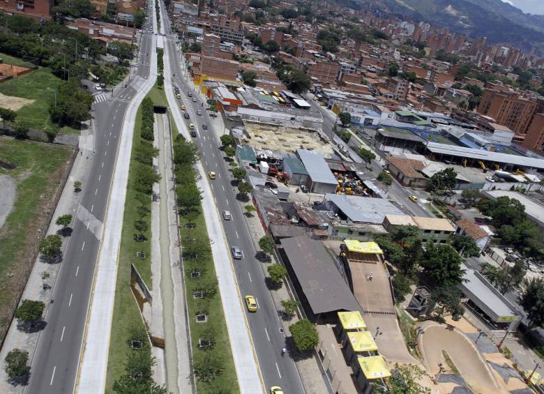 Corredores viales verdes, pero sin uso para los habitantes.
