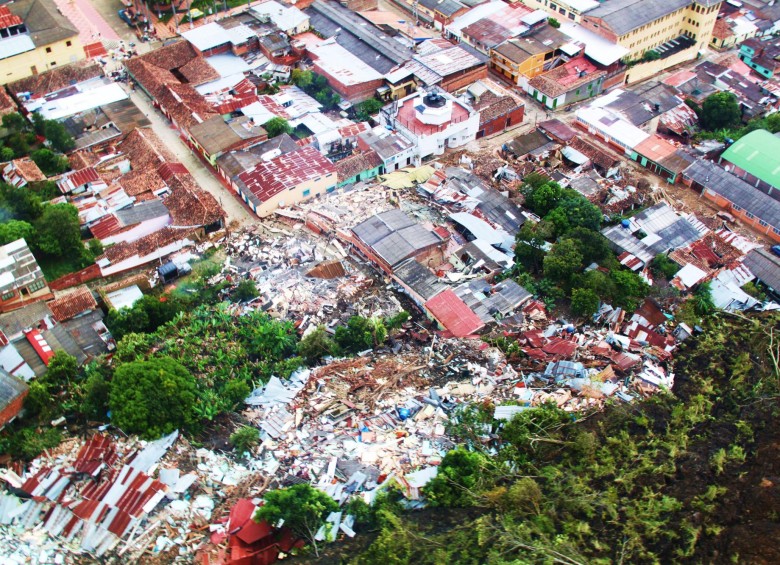 Así quedó la cabecera municipal luego de un deslizamiento de tierra que arrasó con tres barrios en 2010. FOTO ARCHIVO COLPRENSA