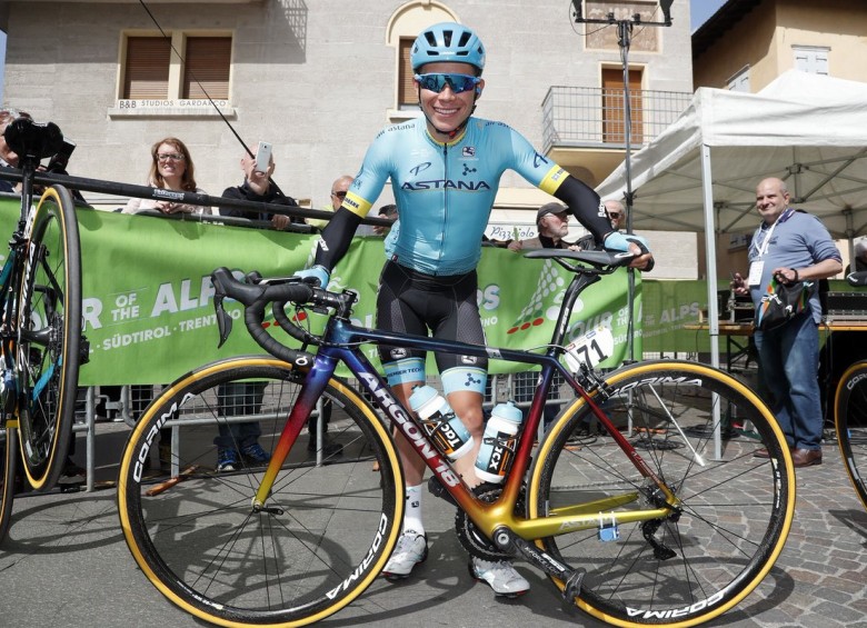 El colombiano Miguel Ángel López es una de las cartas fuertes del país en el ciclismo mundial. FOTO TOMADA DE TWITTER 