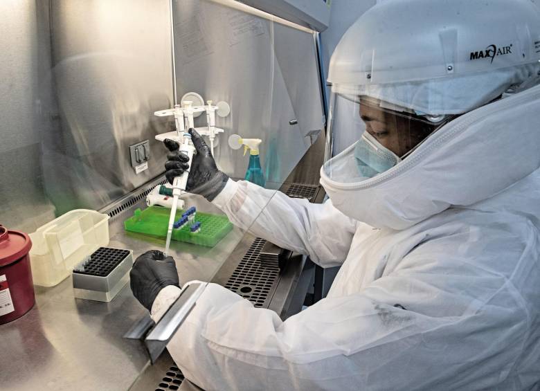 Laboratorio de la Sede de Investigación de la Universidad de Antioquia (SIU) donde se realizan el análisis y las pruebas de diagnóstico del coronavirus Foto: Esteban Vanegas Londoño