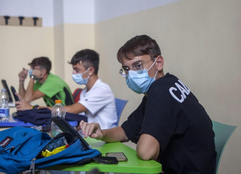 Las escuelas reabrieron en gran parte de Italia el 14 de septiembre después de estar cerradas durante seis meses en medio de la pandemia del coronavirus. Unos 5,6 millones de estudiantes regresaran a la escuela. Foto: EFE
