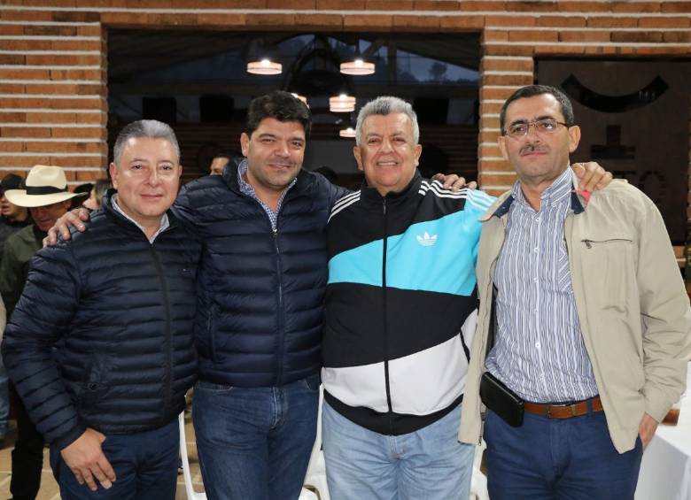 Los congresistas Nicolás A. Echeverri y Juan D. Gómez, el concejal Jaime Moncada y el diputado Juan E. Villegas. FOTO cortesía