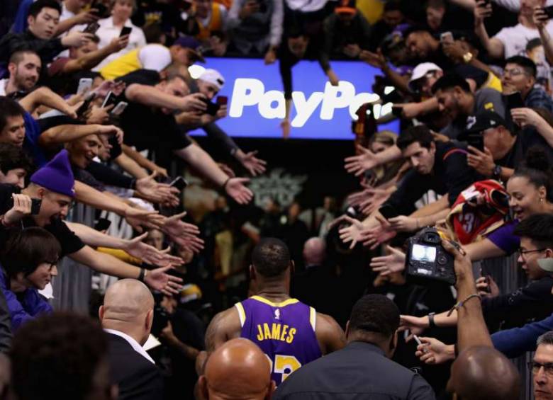 Lebron James ayudará a los habitantes de su natal Ohio a afrontar el impacto del covid, a través de su fundación. FOTO getty