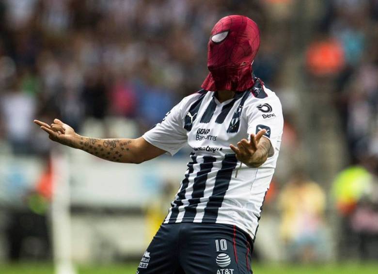 La pintoresca celebración de Edwin Cardona de su gol ante Veracruz. FOTO cortesía facebook rayados de monterrey