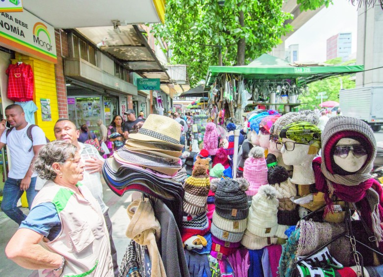 Dualidad china se vive en las calles de Medellín
