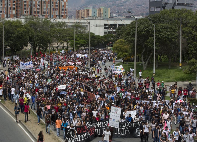 El pasado 10 de octubre los universitarios marcharon en Medellín. FOTO EDWIN BUSTAMANTE