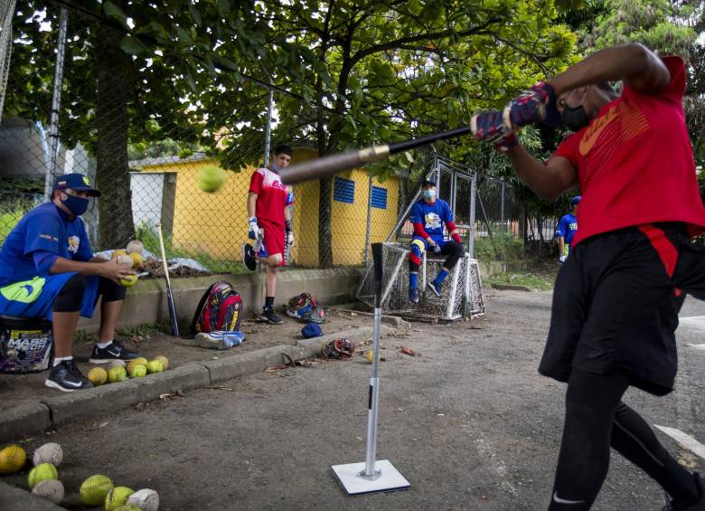 Otros que llegaron a retomar sus entrenamientos fueron los beisbolistas, en la unidad Atanasio Girardot.