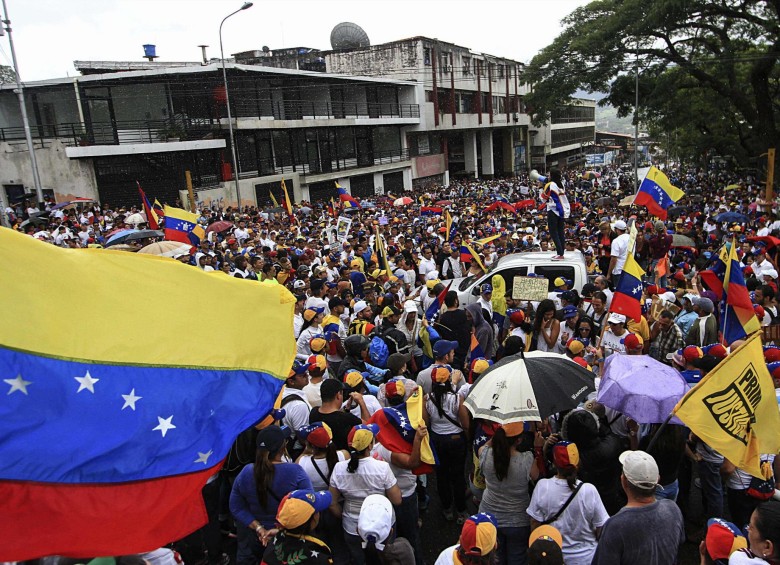 Venezolanos en Medellín protestaron en el Jardín Botánico