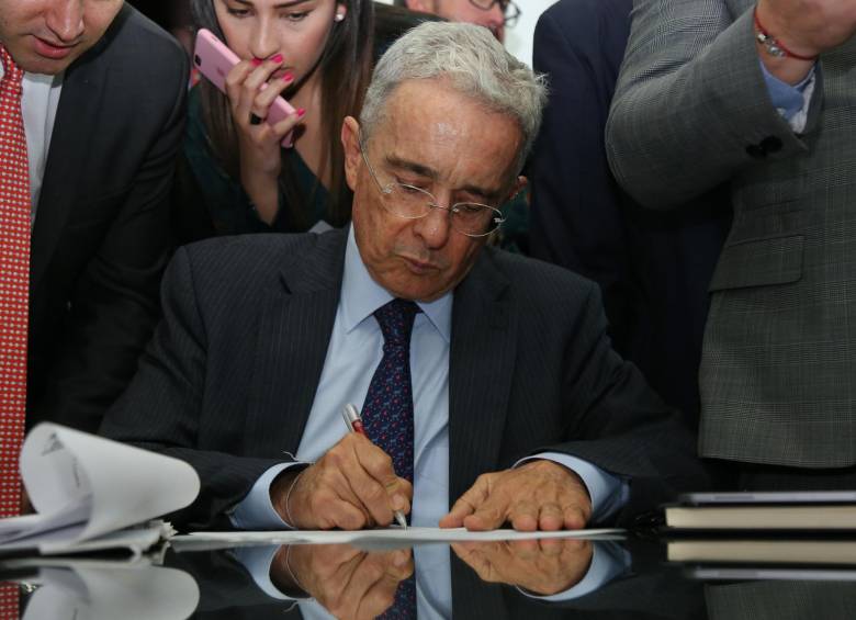 La renuncia de Uribe al senado fue aceptada con 82 votos a favor y tuvo 12 en contra. Ocurrió ayer en la plenaria. FOTO Colprensa