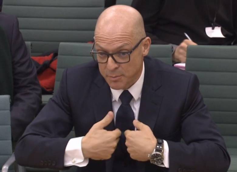 Dave Brailsford director del Team Sky responde el interrogatorio que le hizo el Parlamento donde los legisladores abrieron audiencias relacionadas con un paquete médico enviado al astro Bradley Wiggins hace cinco años. FOTO AFP