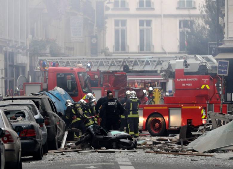 Dos muertos y 47 heridos por explosión en edificio de París