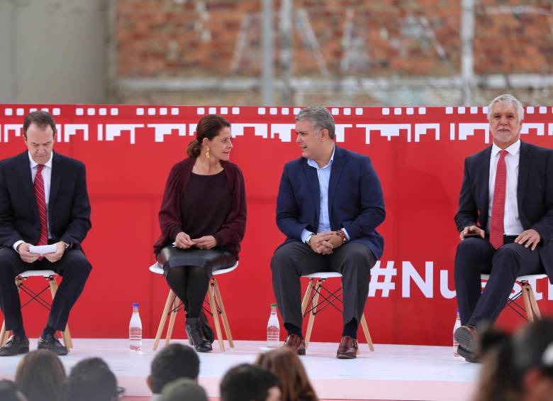 El gerente del Metro de Bogotá, Andrés Escobar; la vicepresidenta, Marta Lucía Ramírez; el presidente, Iván Duque; y el alcalde de Bogotá, Enrique Peñalosa. FOTO Colprensa