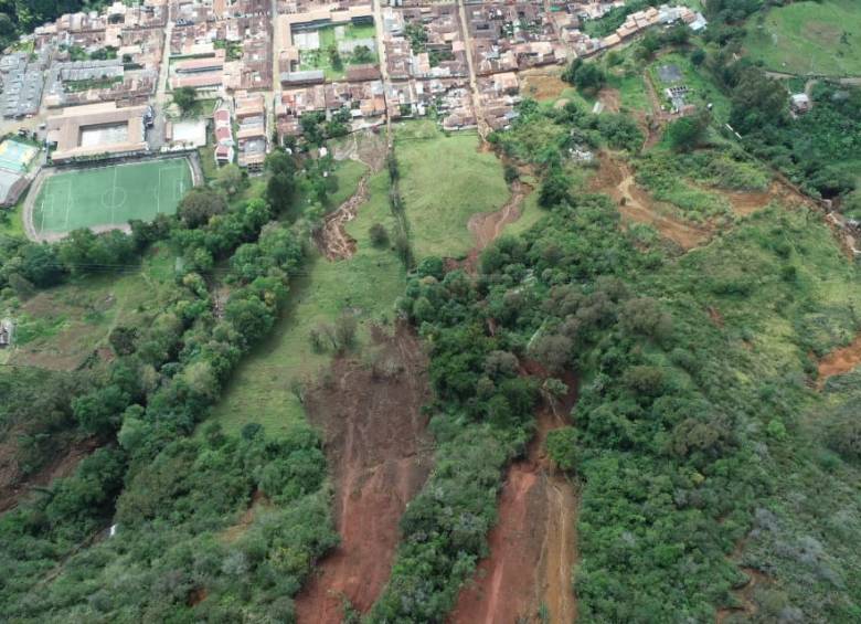 Una vista área de la zona de la montaña afectada por las lluvias. FOTO JUAN DAVID ÚSUGA