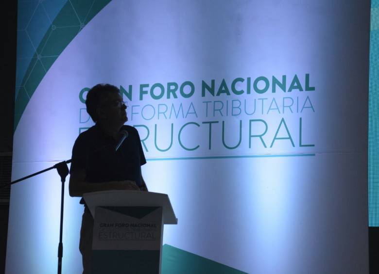 El ministro de Hacienda, Mauricio Cárdenas, explicó ayer en Cartagena una reforma entre luces y sombras. FOTO cortesía mhcp