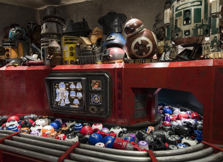 Esta es la Droid Depot, la fábrica en la que usted podrá construir su propio droide en formato R-Serie o BB-Series, como los de las películas. FOTO Cortesía Disney