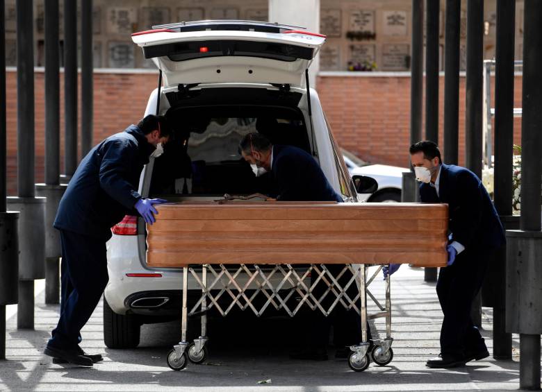 Más de 3.400 personas han muerto en España por el Covid-19. FOTO AFP