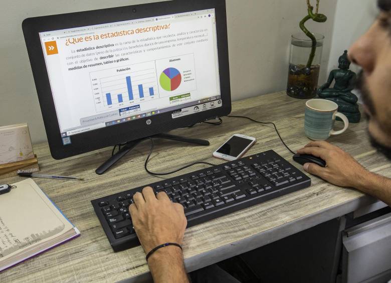 El proyecto de ley contempla auxilios para el pago de internet o energía, y pide a las ARL promover la salud física y mental en esta modalidad. Foto: Carlos Alberto Velásquez