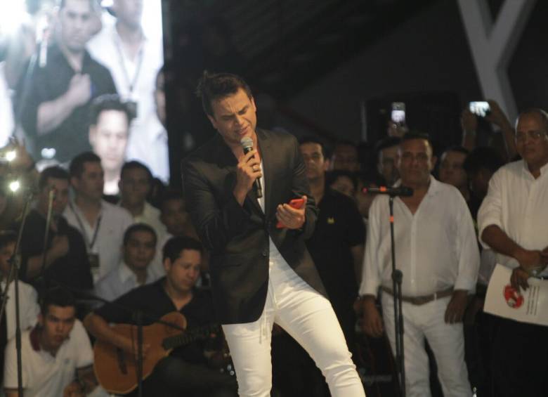Silvestre Dangond en el homenaje a Martín Elías. FOTO Cortesía El Universal.