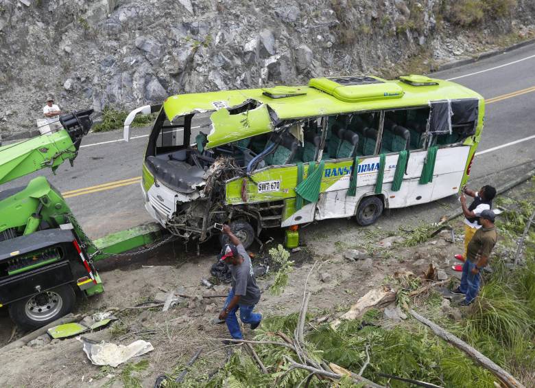 El accidente de bus en Santa Fe de Antioquia ha cobrado dos vidas. FOTO: Manuel Saldarriaga
